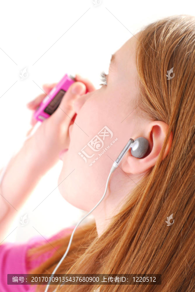 女孩聽音樂