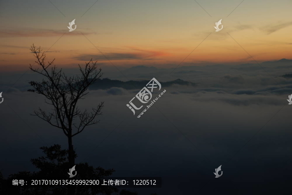 云層之上