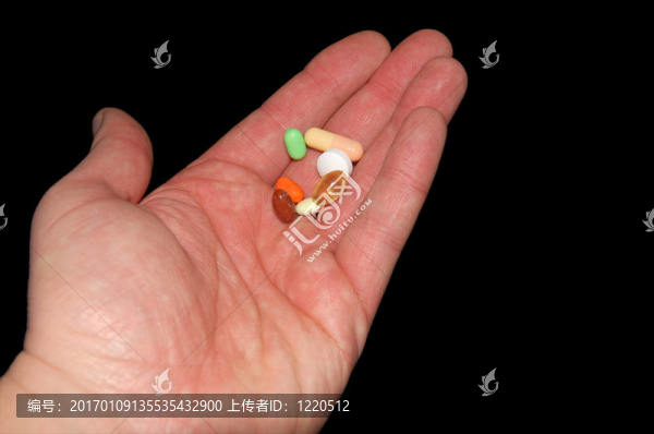 藥物在手上孤立的黑色剪輯路徑包括