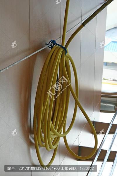 黃色的軟管-匯圖網(wǎng) www.fosd68.com 黃色的軟管