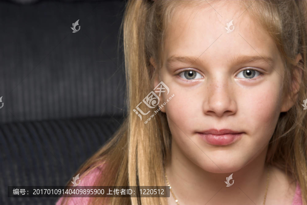 金發(fā)女孩