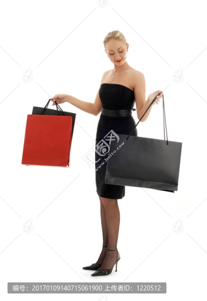 黑色衣服的金發(fā)女郎