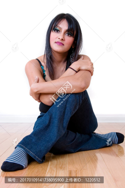 美麗的印度女人在家里