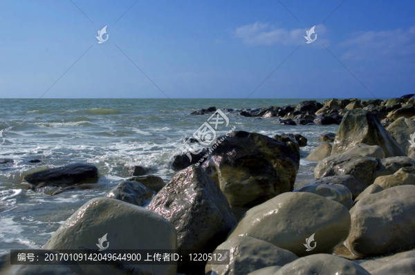 崎嶇的海岸巖石