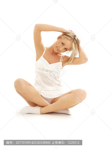 可愛的女孩，工作在白色
