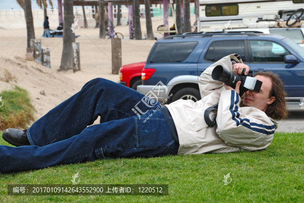 攝影師從不同角度拍攝