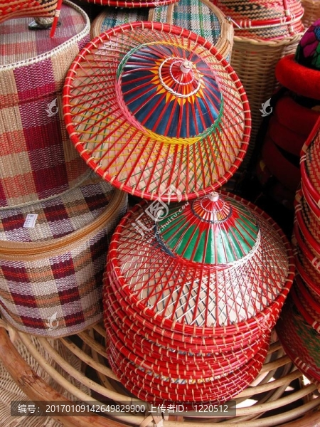 五顏六色的遮陽帽