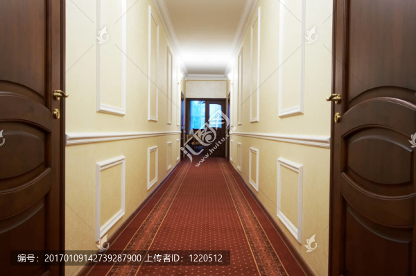 長(zhǎng)長(zhǎng)的走廊