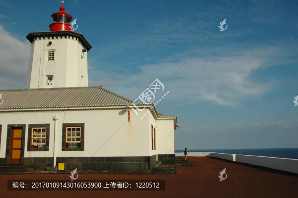 從島上的燈塔；亞速爾群島