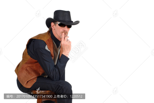 迷人的牛仔與眼鏡；沉思的神情