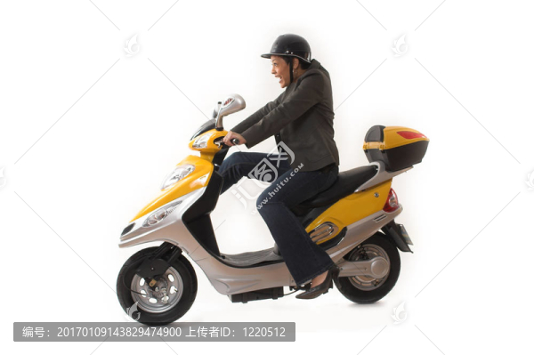 女人騎滑板車-匯圖網(wǎng) www.fosd68.com 女人騎滑板車