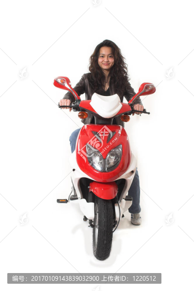 女子騎電動車無頭盔