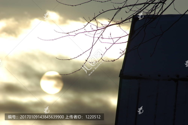 太陽(yáng)在云后面-匯圖網(wǎng) www.fosd68.com 太陽(yáng)在云后面