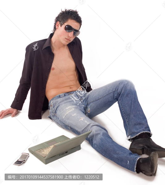 筆記本電腦的人-匯圖網(wǎng) www.fosd68.com 筆記本電腦的人