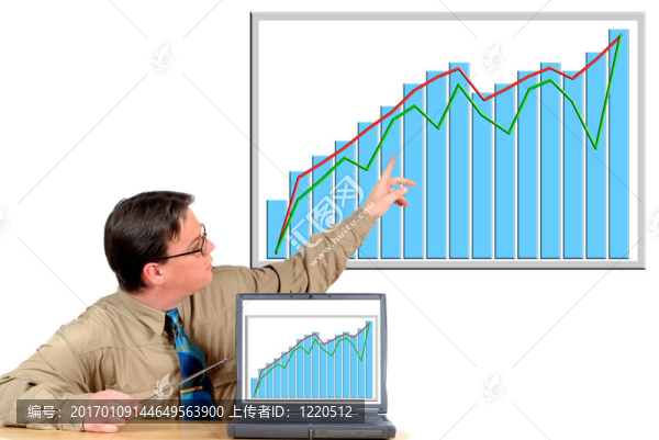 年輕商人指著圖表
