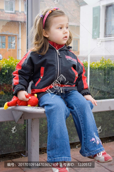 等公共汽車(chē)-匯圖網(wǎng) www.fosd68.com 等公共汽車(chē)