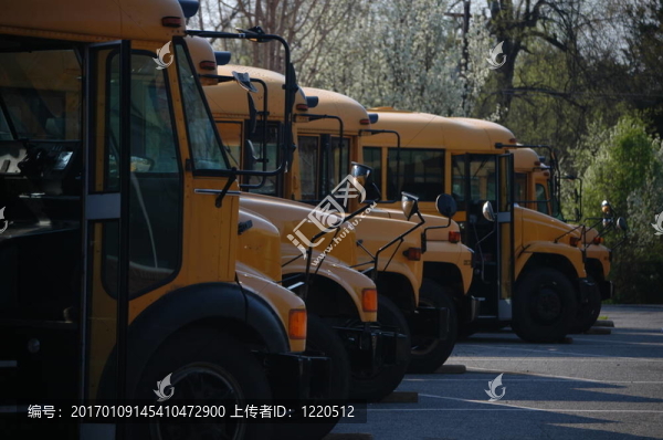 校車