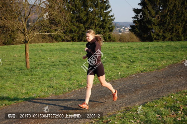 年輕女子慢跑-匯圖網(wǎng) www.fosd68.com 年輕女子慢跑
