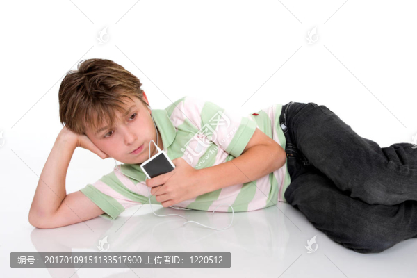 隨著便攜式MP3播放器的孩子