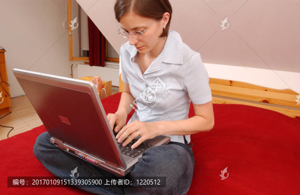 女人和筆記本