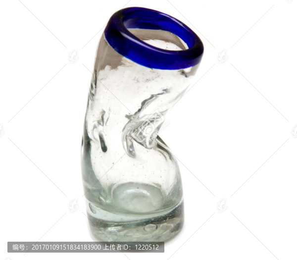 彎曲的玻璃口杯