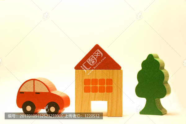 汽車；房子和樹