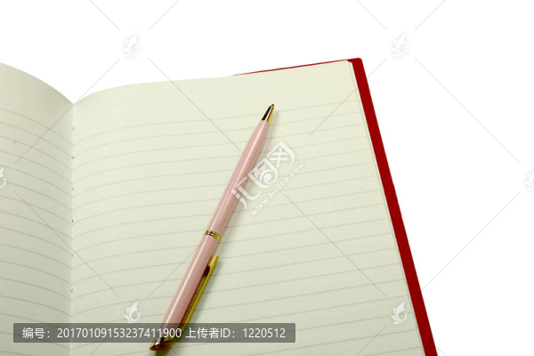 筆記本上的筆