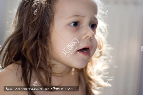 小女孩