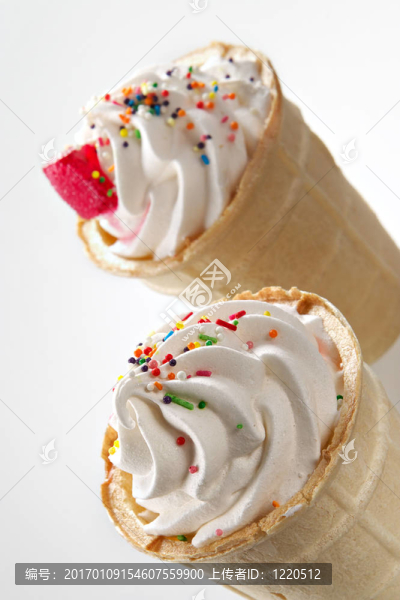 一個蛋奶酥甜點蛋糕