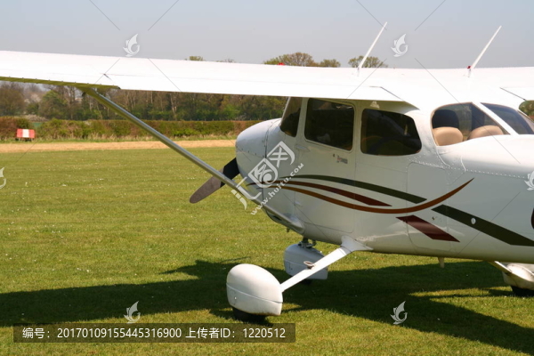輕型飛機