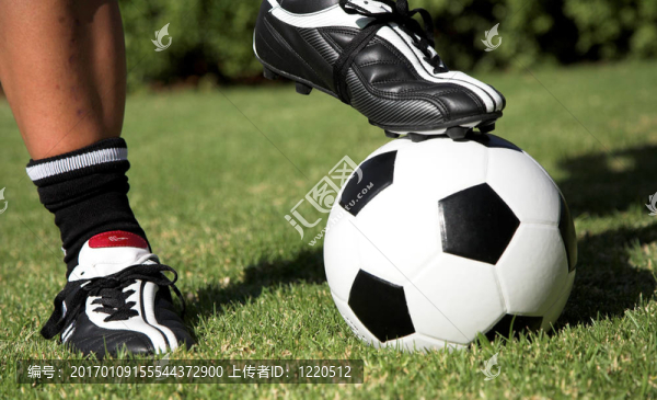 在頂部的足球soccerboot