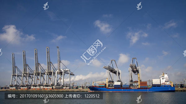 起重機(jī)和運(yùn)營(yíng)商6-匯圖網(wǎng) www.fosd68.com 起重機(jī)和運(yùn)營(yíng)商6