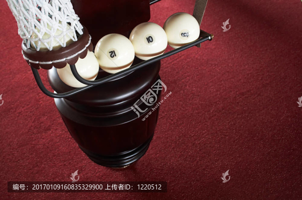 臺球口袋里的球