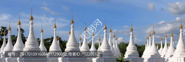 碑在Kuthodaw森林；曼德勒；緬甸；全景