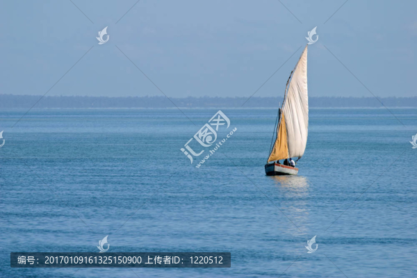 莫桑比克單桅帆船在日落