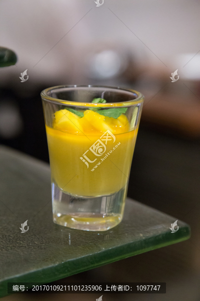 水果慕斯杯