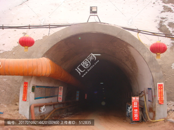 施工中的斜井