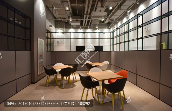 極簡風(fēng)格的餐廳一角