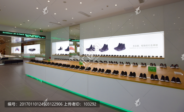 極簡風格的鞋店
