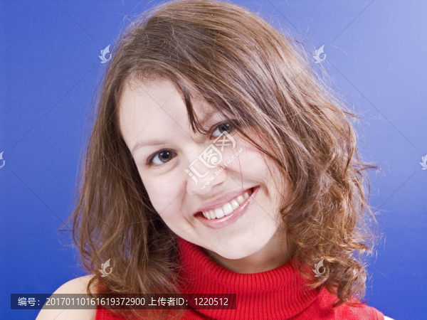 微笑的女孩紅