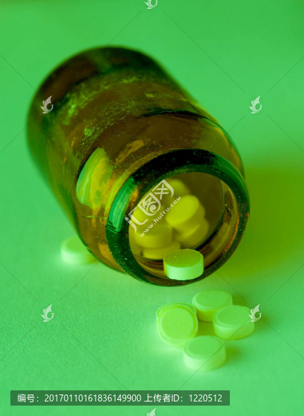 玻璃瓶里的藥物