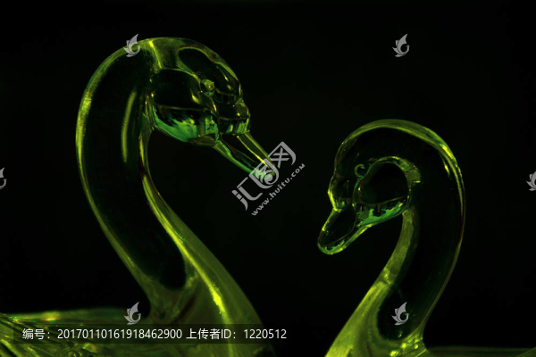 綠色玻璃的天鵝