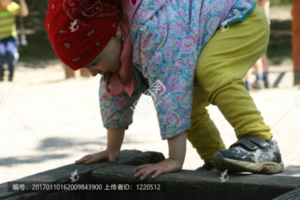 爬的孩子