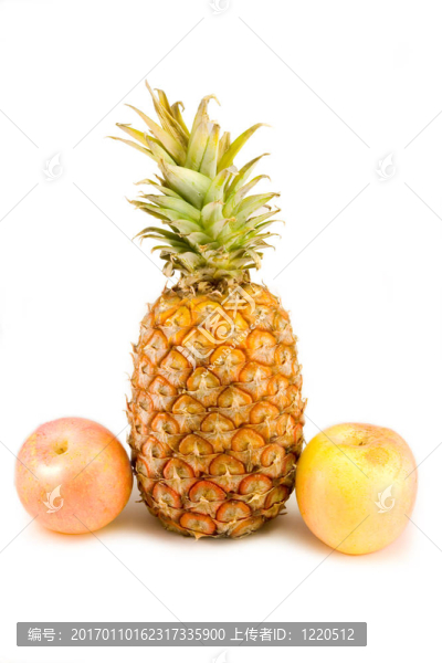 兩個蘋果和菠蘿