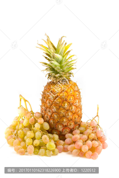 一串葡萄和菠蘿