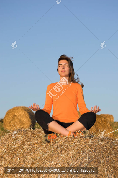 美麗的女人瑜伽