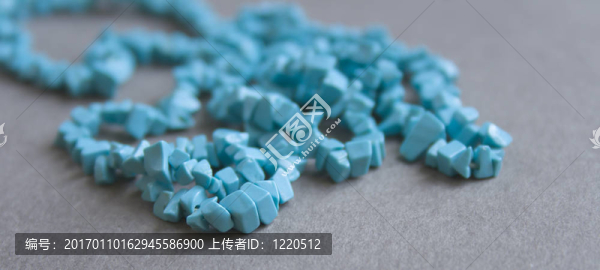 藍(lán)色的珠子