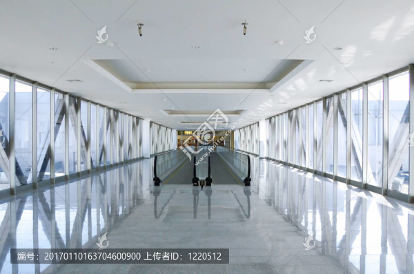 玻璃墻現(xiàn)代通道