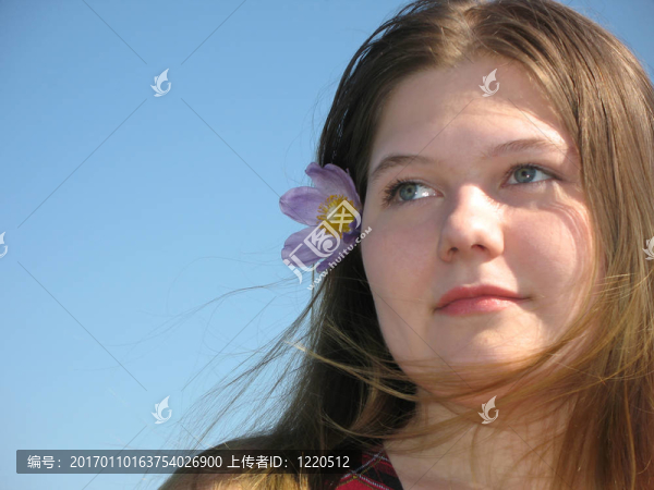 帶花的女孩