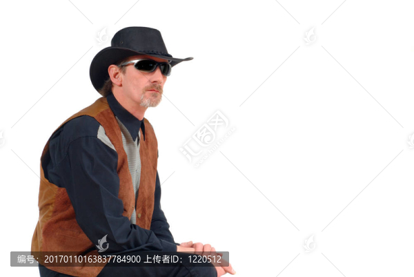 迷人的牛仔與眼鏡；沉思的神情